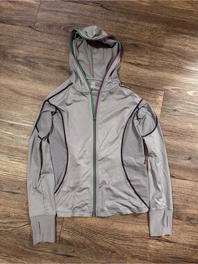 Title Nine Light Gray Hooded Zip Jacket with hood